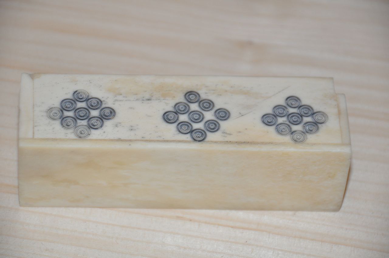 Kästchen aus Knochen