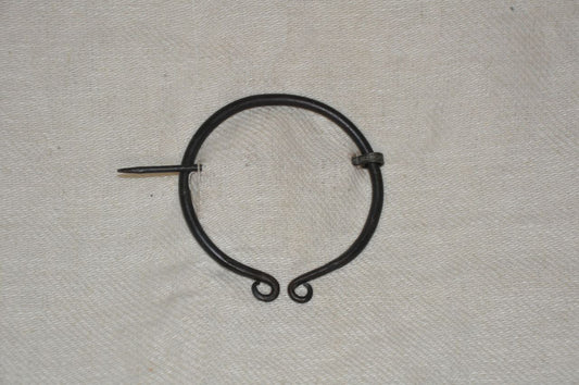 Ringfibel, rund & einfach eingerollt – handgeschmiedet