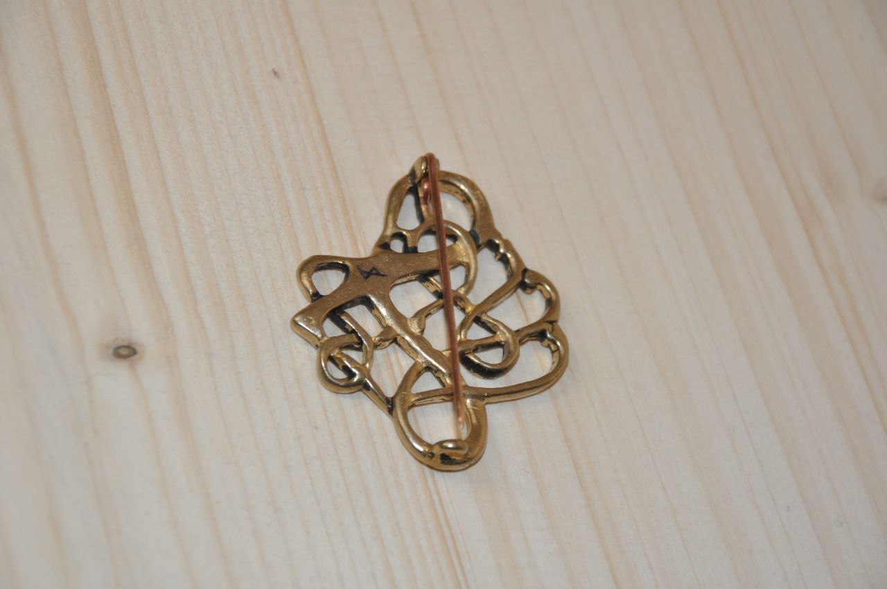 Brosche im Urnesstil