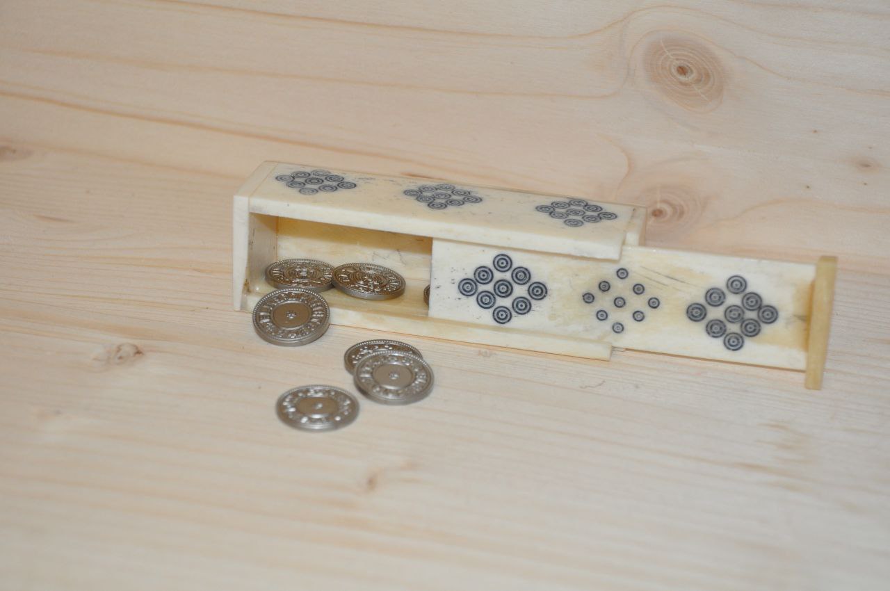 Kästchen aus Knochen