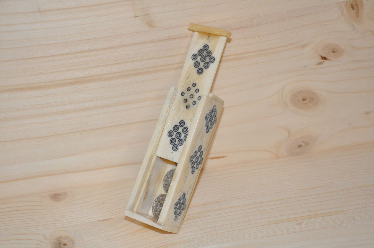 Kästchen aus Knochen