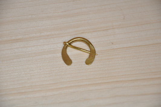 Kleine Ringfibel – Gewandschließe aus Messing