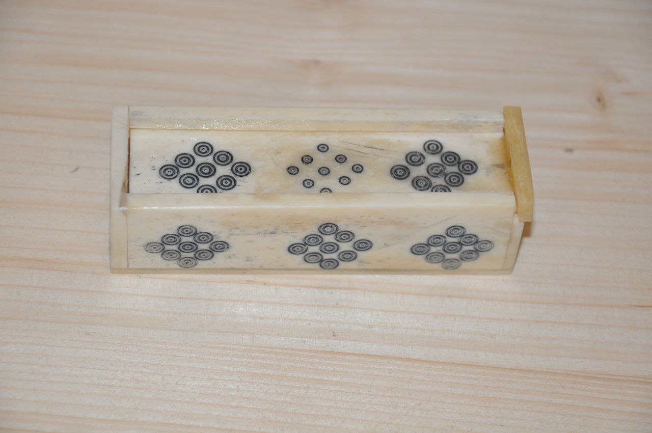 Kästchen aus Knochen